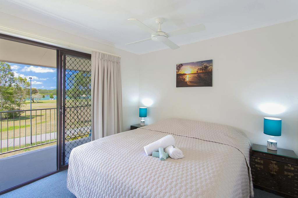 Regency Waterfront Noosa Aparthotel Noosaville Szoba fotó