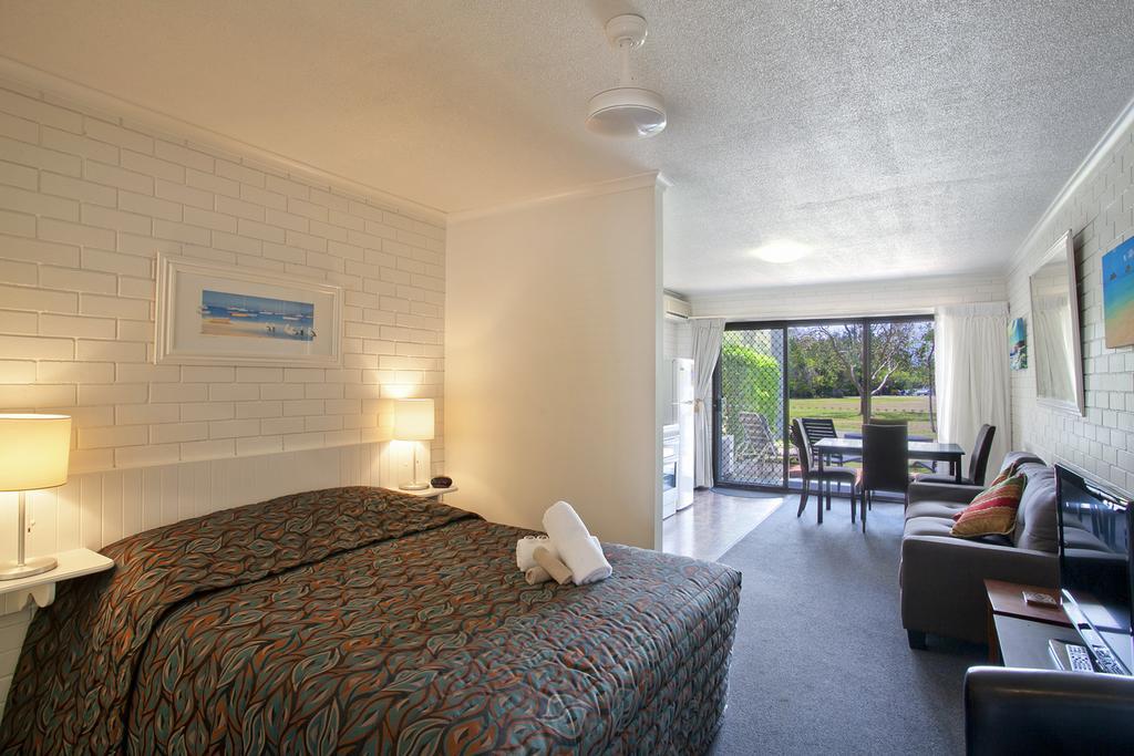 Regency Waterfront Noosa Aparthotel Noosaville Szoba fotó